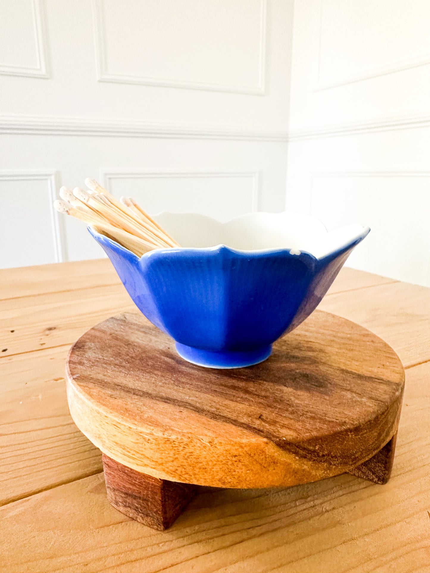 Dark Blue Flower Match Holder