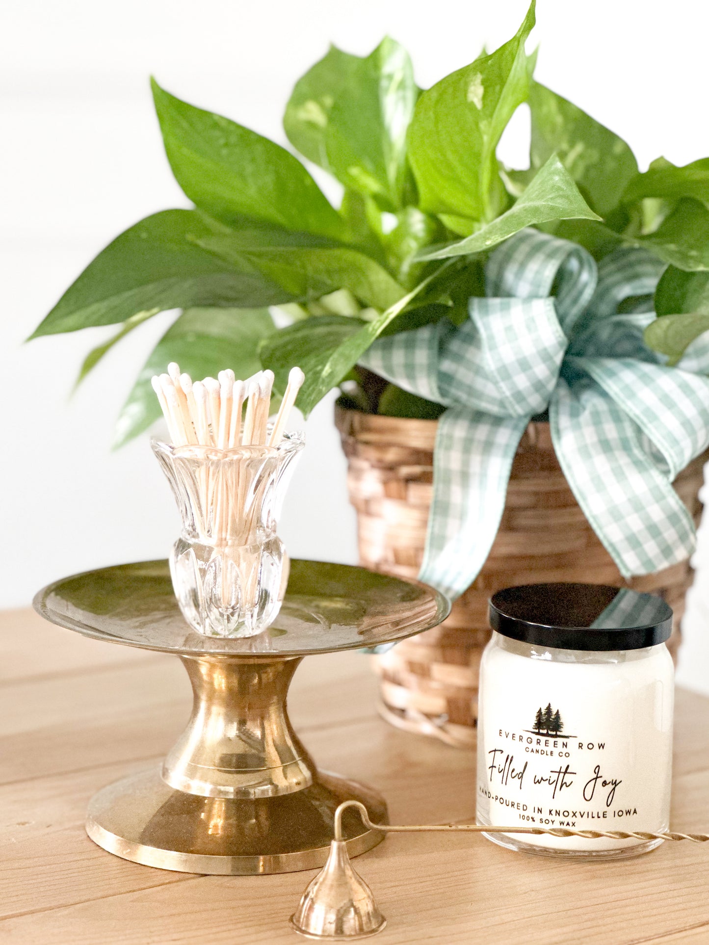 Medium Scalloped Crystal Match Holder