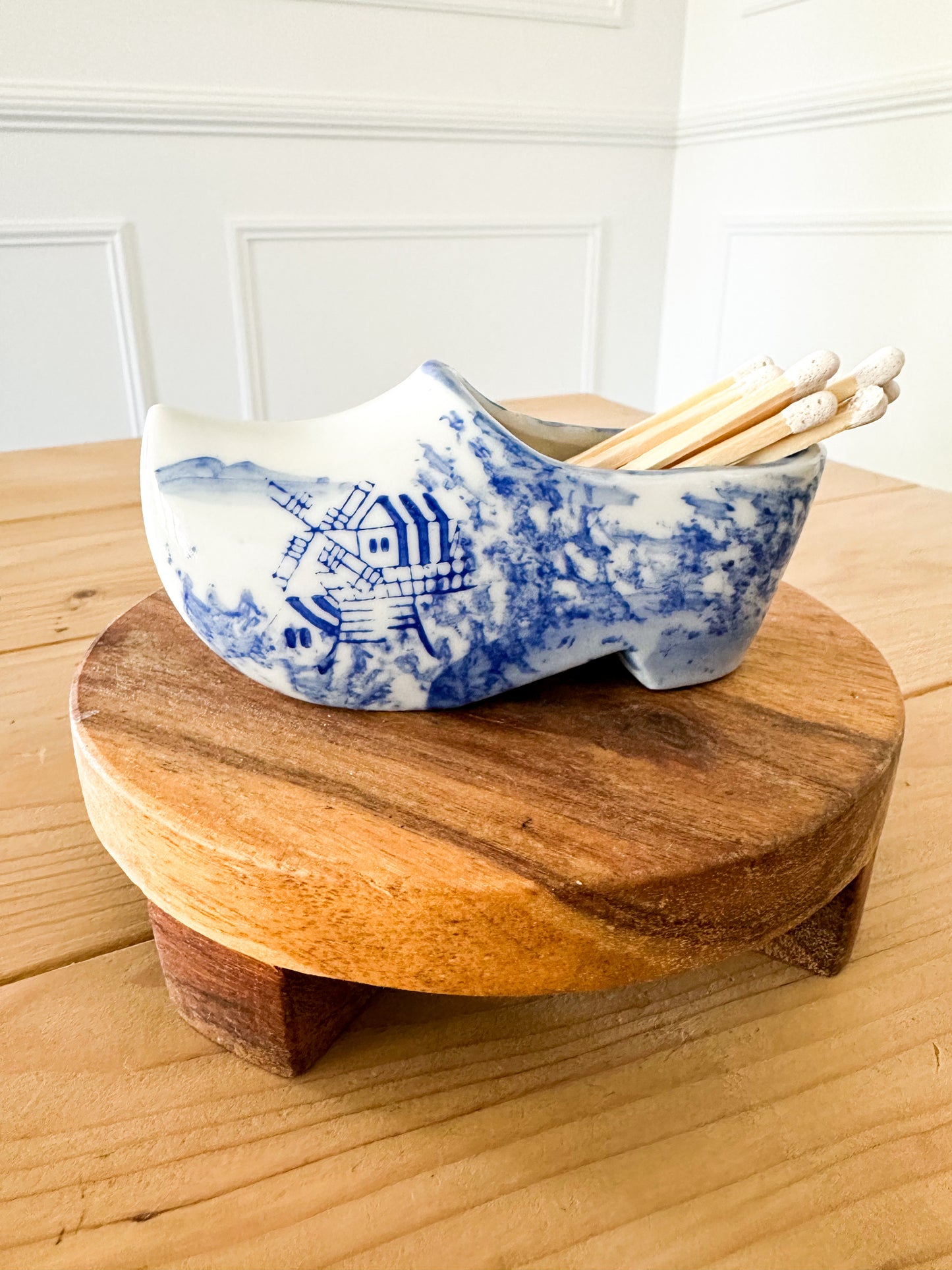 Large Dutch Shoe Match Holder